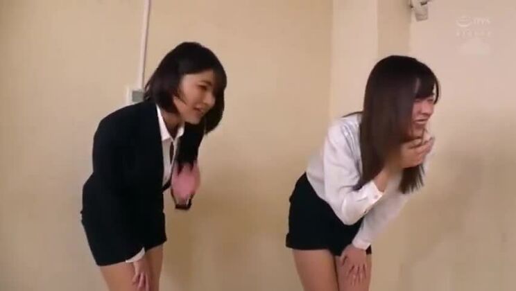 Шикарная японская проститутка с потрясающим фетиш-порно.