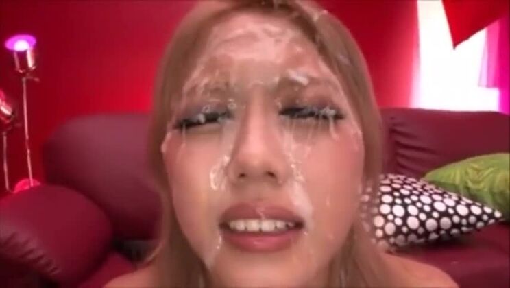 Невероятная блондинка-японская шлюха в хардкорном секс-видео.