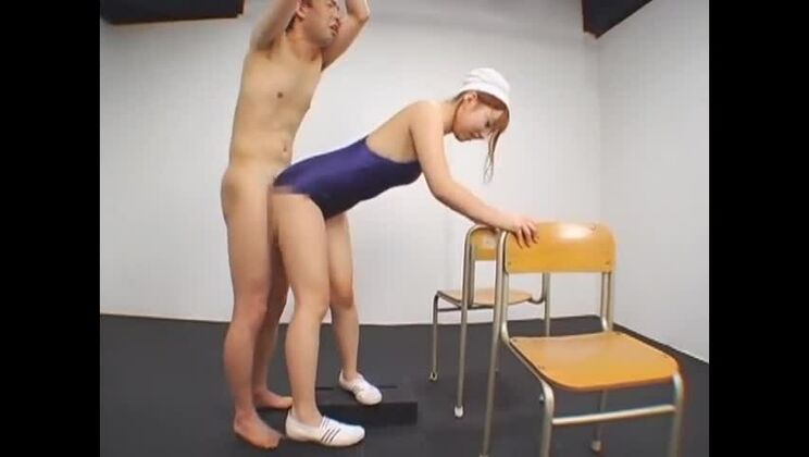 Красивый японский парень Кокоми Нарусе снялся в прекрасном фетиш-порно видео.