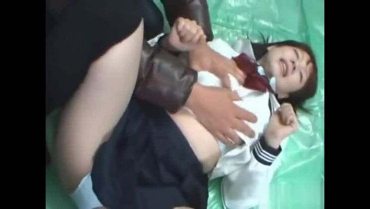 Сахарная азиатская девушка, которую жестко трахают