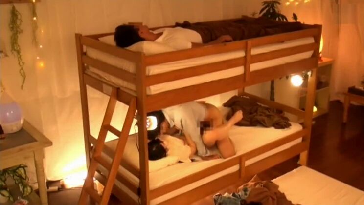 Дразнящая японская шлюха