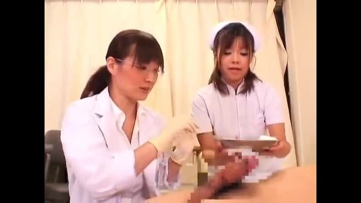 Божественные японские женщины любят фетишистские развлечения.