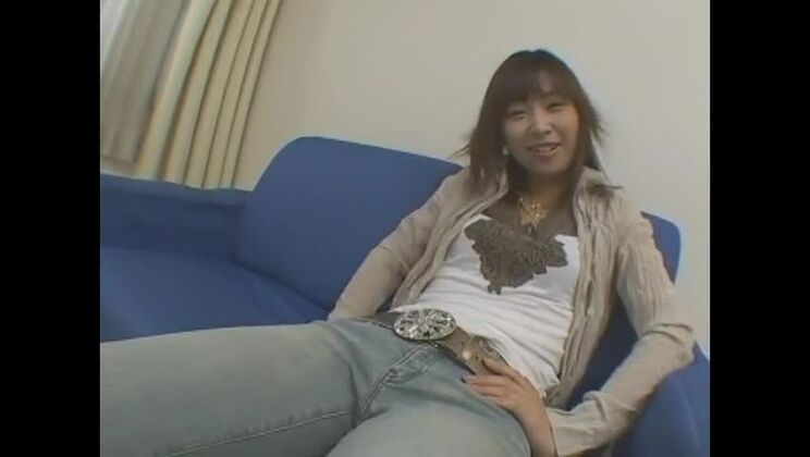 Привлекательная японка с маленькой грудью Сара Минами