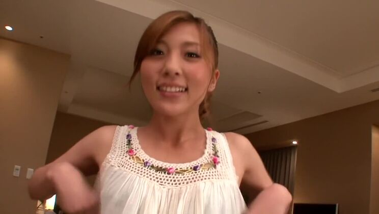 Красивая азиатка Руи Сакураги занимается сексом в потрясающем порно крупным планом.