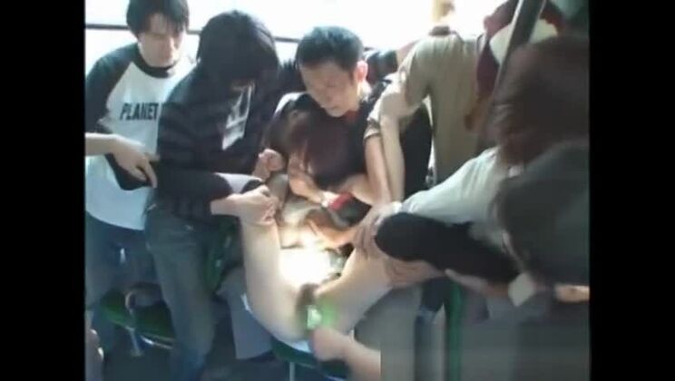 Божественная японка Акари Хошино в экстремальной и горячей групповой оргии на открытом воздухе