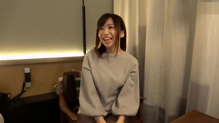 Соблазнительная пышногрудая японская проститутка