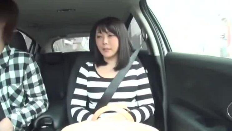 Привлекательная восточная шлюха участвует в букаке-шоу.