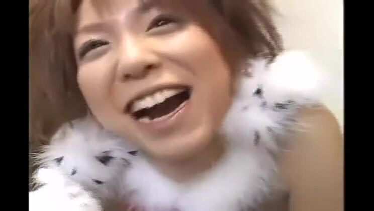 Невероятно пышногрудая японка Кёко Аяна в откровенном порно-видео в нижнем белье.