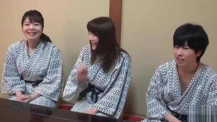 Медовая пышногрудая восточная девушка в пикантном секс-фильме.