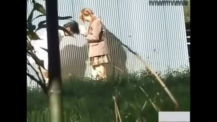 Невероятная азиатская девушка воплощает в жизнь свою фетишистскую мечту.