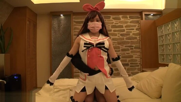 Красивая плоскогрудая восточная шлюха участвует в косплей-порнофильме.