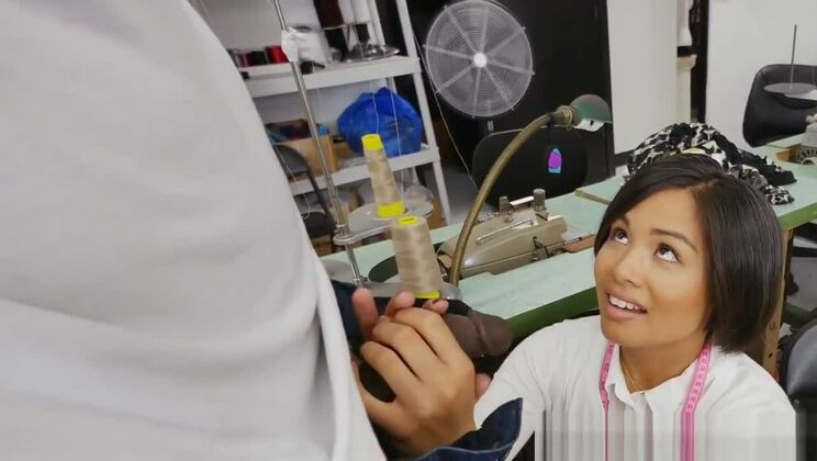 Невероятная японская девушка в лучшем в истории любительском порно-видео.