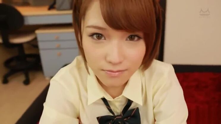 Очаровательная азиатская сучка снимается в фетиш-порно видео.