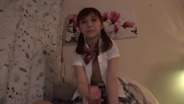 Потрясающая азиатская девушка в красивом косплей-порно