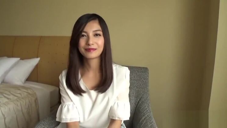 Божественная восточная девушка.