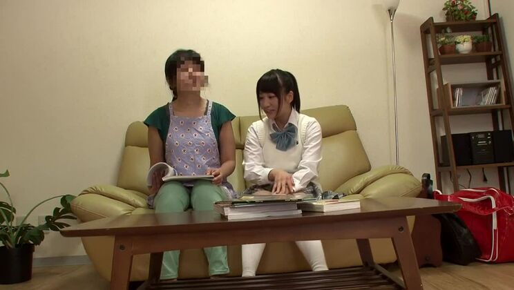 Потрясающая японская проститутка с маленькой грудью