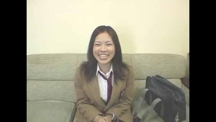 Очаровательная японка Нао Ямагучи любит фетиш-развлечения.