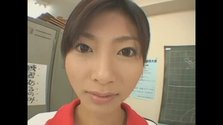 Красивая японская милф Рин Сузука.