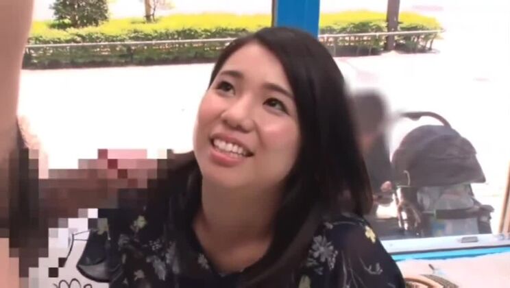 Сексуальная азиатка с пышной грудью