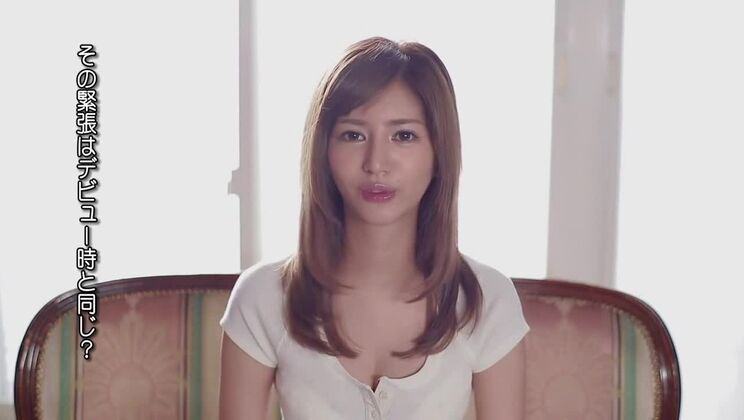 Божественная японская Нозоми Асо