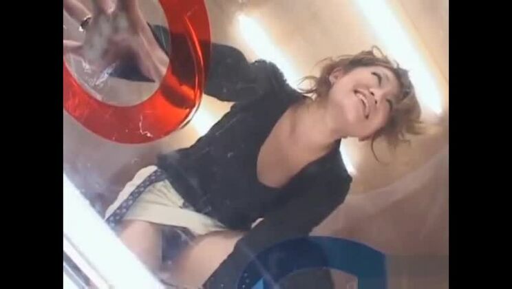 Очаровательная восточная девушка в хардкорном порно-видео.