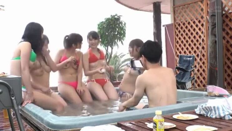 Привлекательная азиатская тарталетка