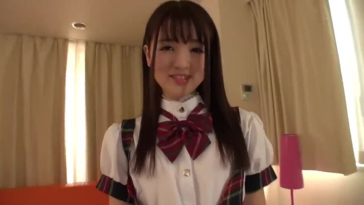 Привлекательная японская девушка наслаждается горячим косплеем в стиле XXX.