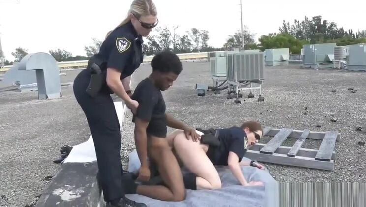 Великолепная блондинка из Японии в видео с сексуальным массажем