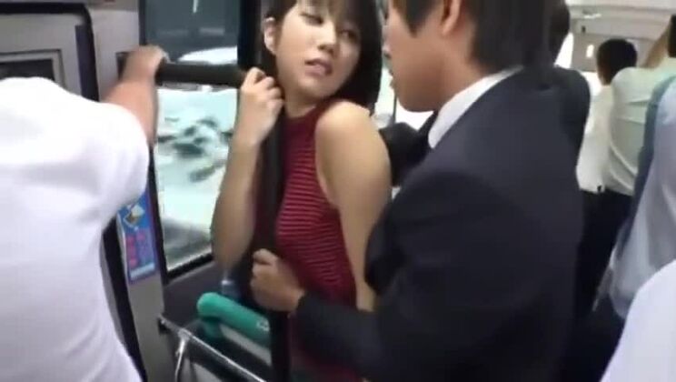 Сочная азиатская девушка