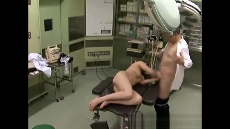 Потрясающая японская девушка в лучшем любительском порно-видео всех времен.