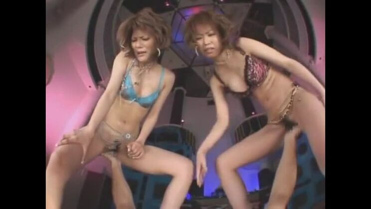 Симпатичная японка Anna Kaneshiro