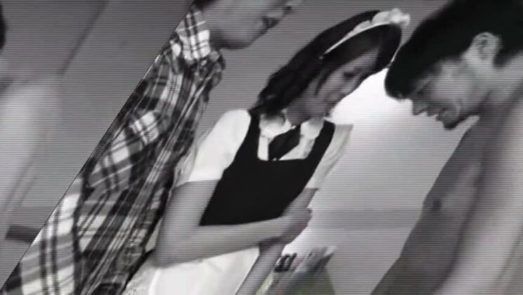 Пикантная японка Рин Хитоми рада получить порцию спермы на лицо.