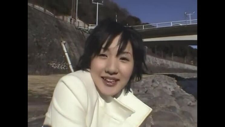 Вывести японскую Уран Минами из дома