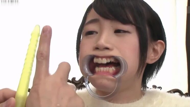 Небесная азиатская шлюха любит фетиш-развлечения.