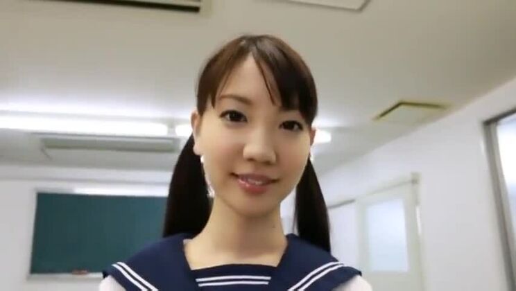 Потрясающая восточная девушка-знаменитость в лучшем любительском порно-видео.