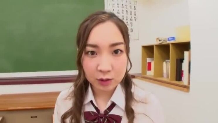 Великолепная восточная шлюха воплощает свою фетиш-мечту