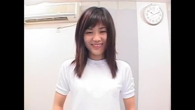 Очаровательная японка с маленькой грудью Мива Мацуура