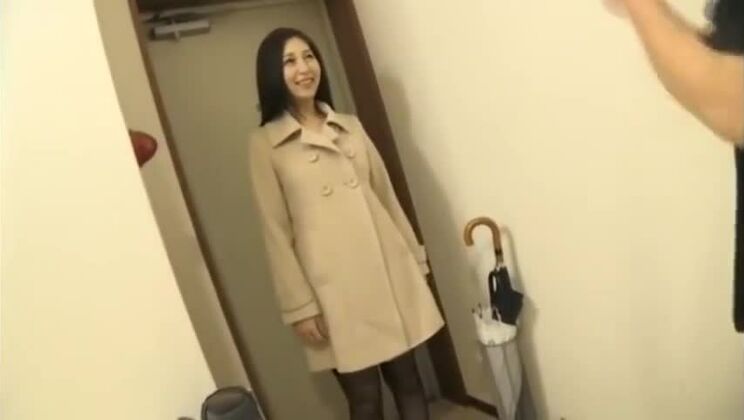 Ослепительно пышногрудая японская девушка