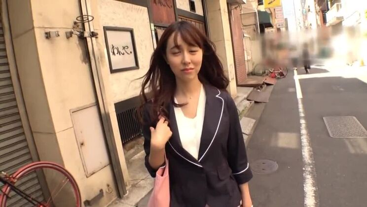 Божественная японская шлюха устраивает горячий букаке