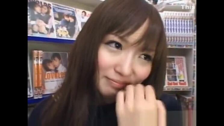 Милая волосатая японская шлюшка