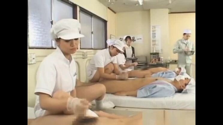 Восхитительная азиатская сучка в горячем групповом порно-видео