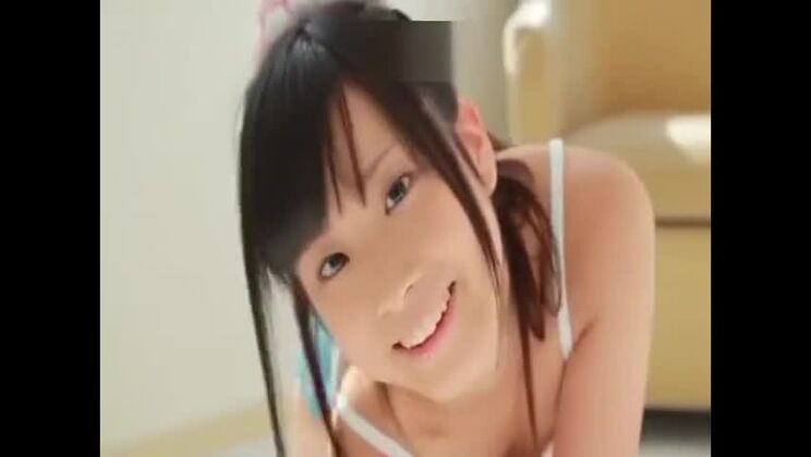 Изысканная японская стерва воплощает в жизнь свои фетишистские мечты.