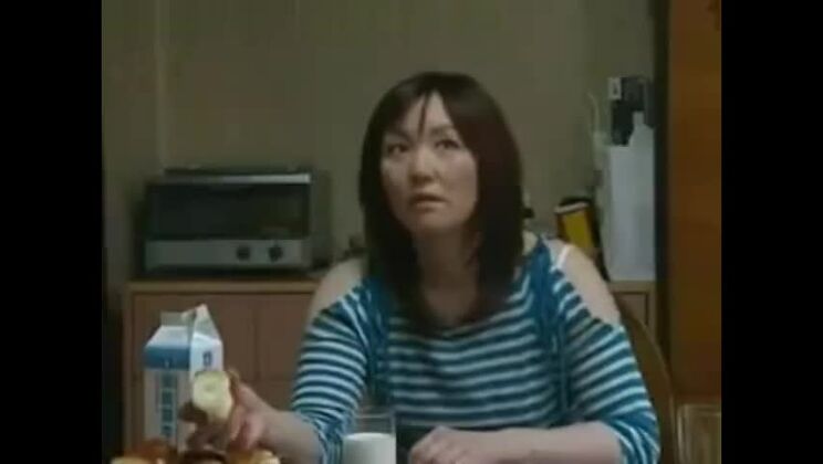 Соблазнительный японский Йоши