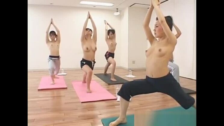 Восхитительная японка с маленькой грудью Май Оцука в частном любительском порно-видео.