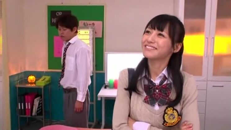 Очаровательная стройная восточная девушка Рёка Шинода занимается фантастическим хардкорным сексом.