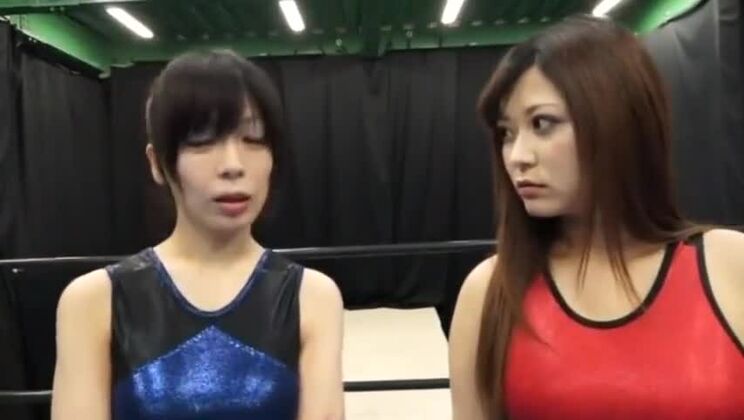 Дразнящая японка с маленькой грудью Маая Курихара в пикантном фетиш-видео XXX.