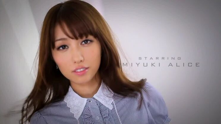 Восхитительная японская замужняя женщина