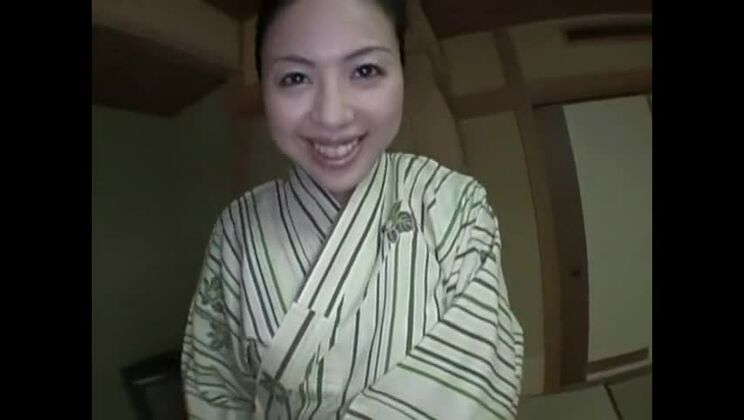 Невероятная замужняя азиатка развлекается любительское видео