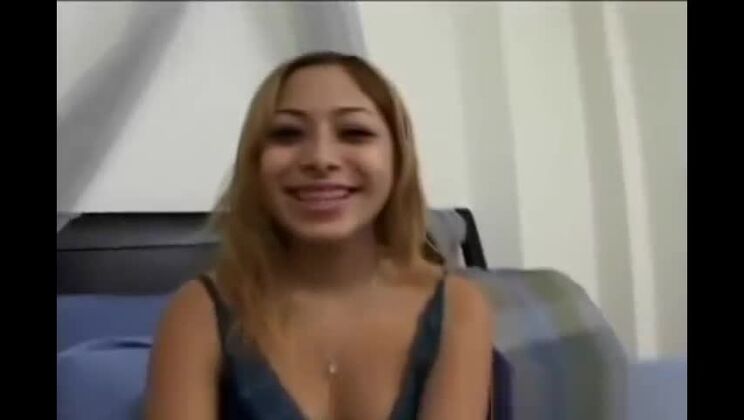 Азиатская шлюха с пышными волосами занимается горячим букаке