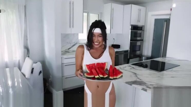 Изящная японская шлюха с маленькой грудью, жестко трахаемая.